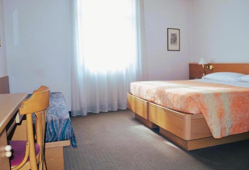 스탠다드 트리플 룸, Villa Regina
