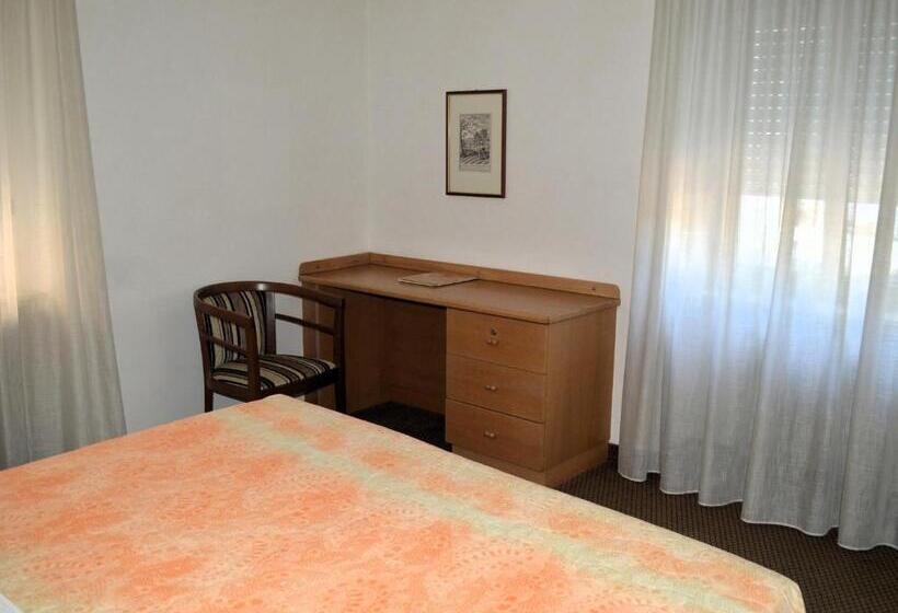 컴포트 트리플 룸, Villa Regina