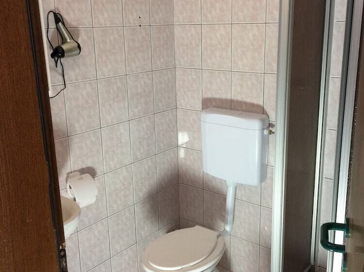エコノミールーム, Ruža