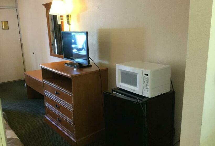 キングサイズベッドのスタンダードルーム, Days Inn By Wyndham Lake City I75