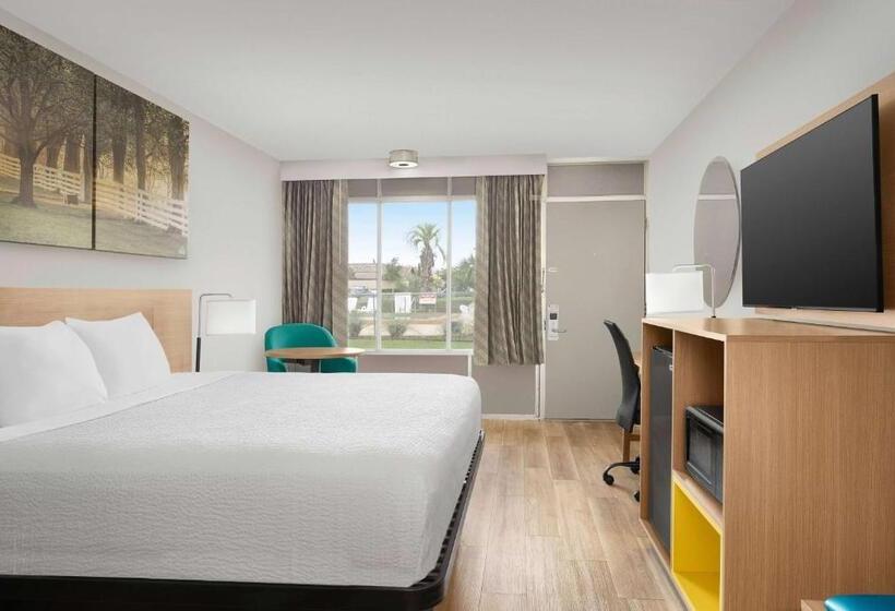 キングサイズベッドのスタンダードルーム, Days Inn By Wyndham Lake City I75