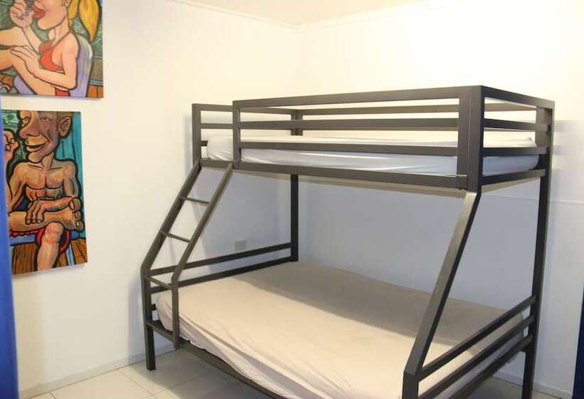 Standardrum Delat Badrum, Waterfront Backpackers   Hostel