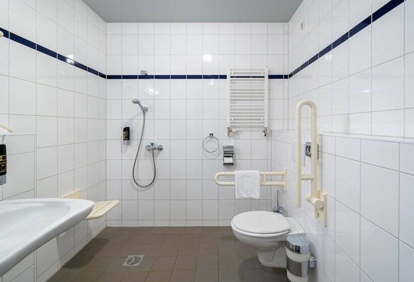 اتاق استاندارد سه نفره, a&o Salzburg Hauptbahnhof