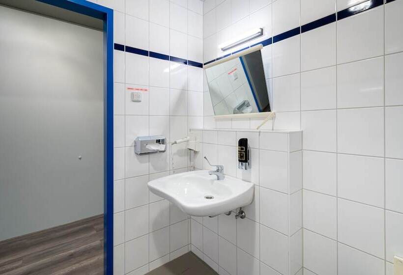 اتاق استاندارد چهار تخته, a&o Salzburg Hauptbahnhof