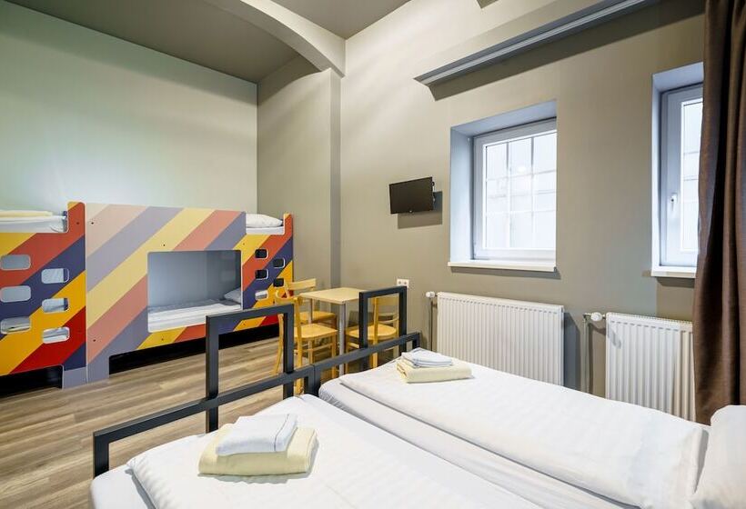 اتاق استاندارد چهار تخته, a&o Salzburg Hauptbahnhof