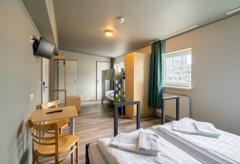 اتاق استاندارد چهار تخته, a&o Salzburg Hauptbahnhof