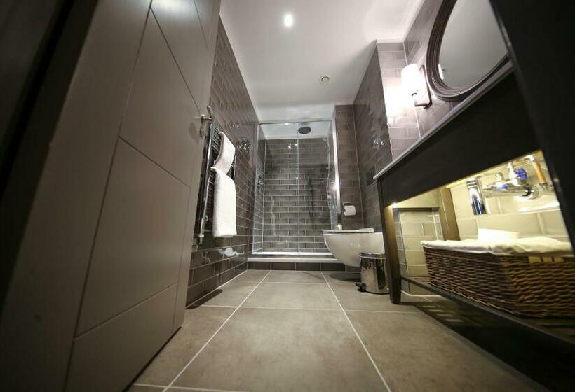 חדר קלאסי, Dakota Glasgow