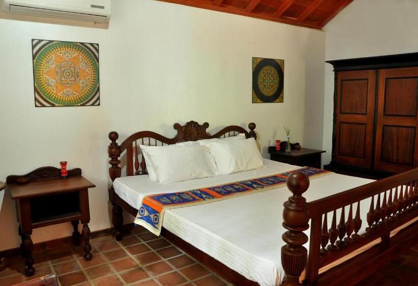 샬레, The Waves Beach Chalets