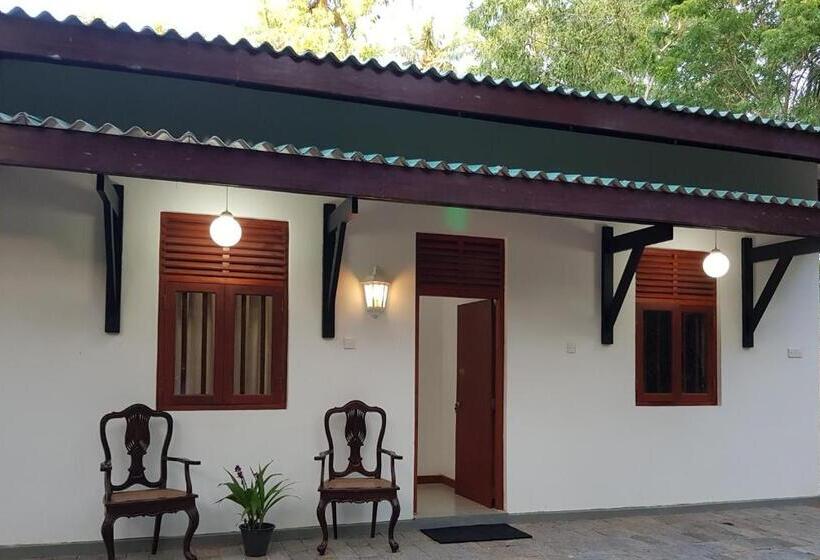스탠다드 룸, The Waves Beach Chalets