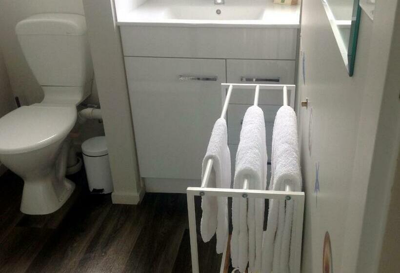 استودیوی استاندارد, Rainbow Motel & Guest House