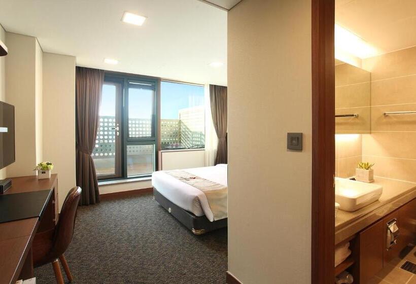 Номер Стандарт с Балконом, Skypark Kingstown Dongdaemun