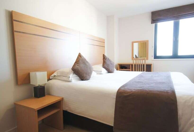 شقة غرفتين, Crompton House Apartments