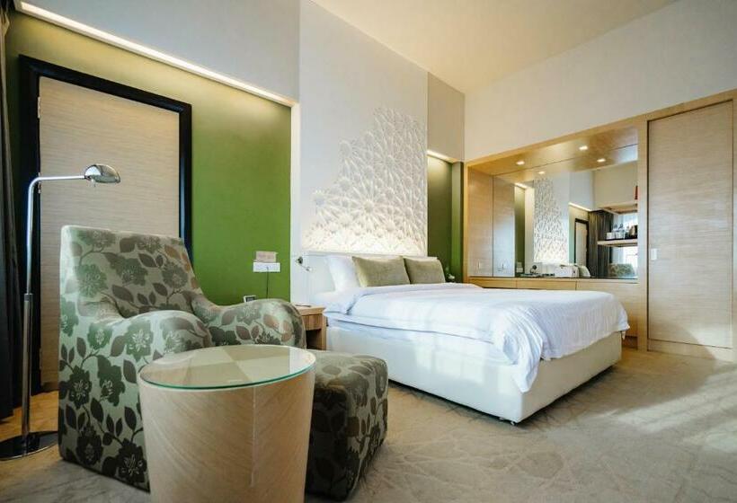اتاق لوکس با تخت بزرگ, Raia Hotel Kota Kinabalu