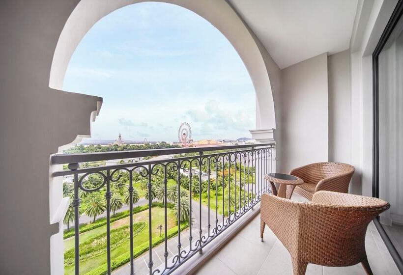 اتاق لوکس با چشم‌انداز باغ, Sheraton Phu Quoc Long Beach Resort