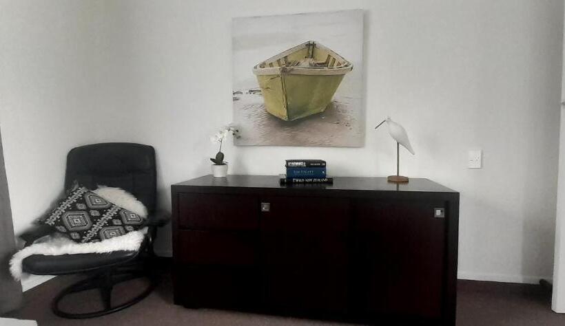 شقة 3 غرف, Golden Bay Motel