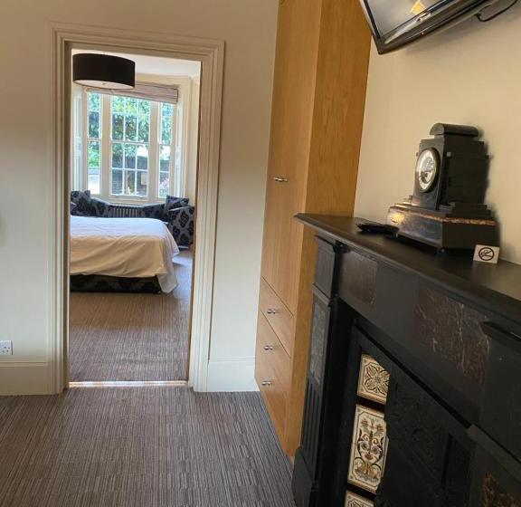 패밀리 스위트, Kennington B & B