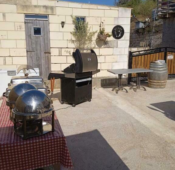 سوییت خانوادگی, Ta  Gingel Farm Agriturisim B&b. Malta