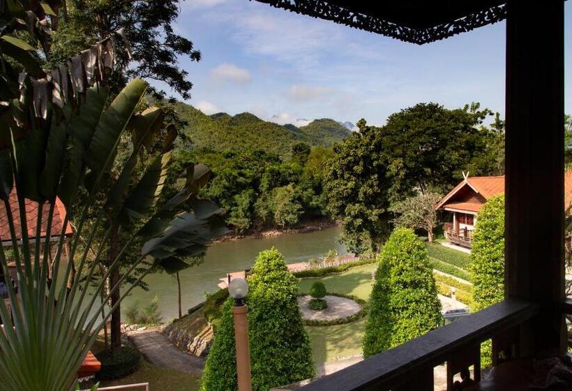 패밀리 룸 산 전망, Baanpufa Resort