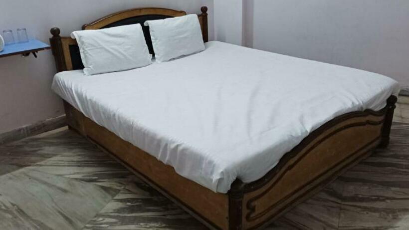 Номер Стандарт Трехместный, Comfy Stays Guest House & Banquet Hall