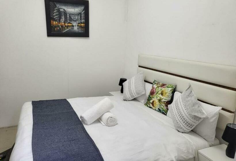 اتاق لوکس, Pro Delux Inn