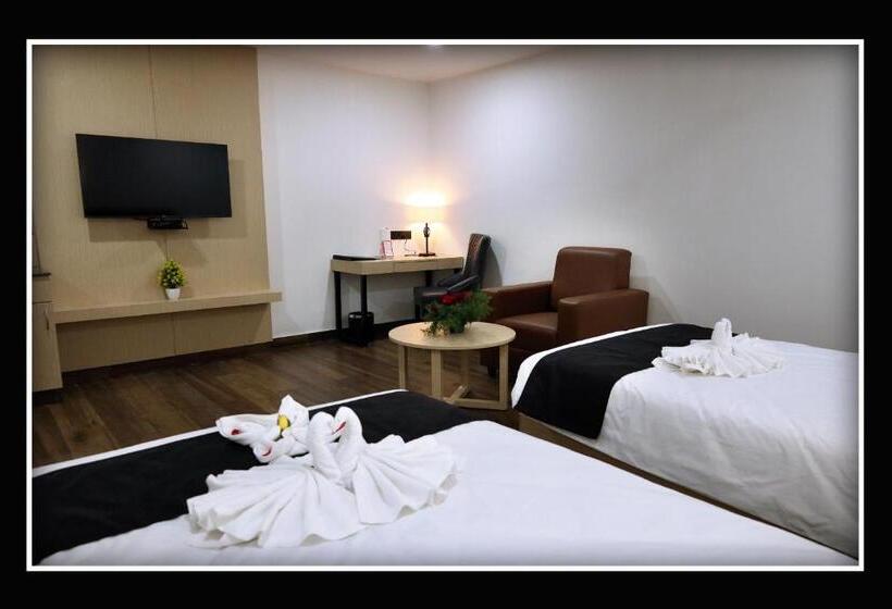 Номер Deluxe, Sri Sri Sri Excellency
