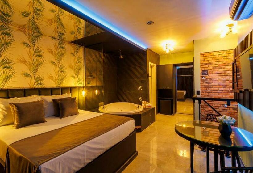 Люкс с гидромассажем, Medieval Motel Spa