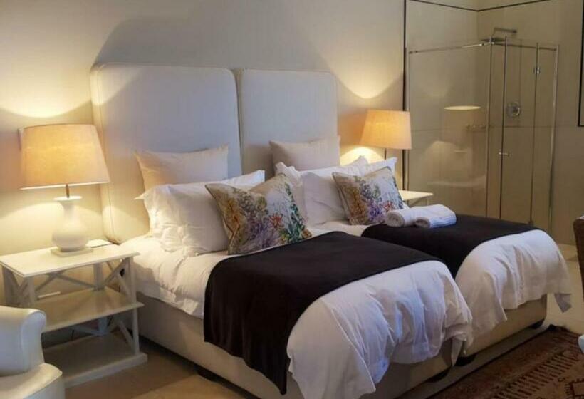 سوییت خانوادگی, Ana S Place Apartments