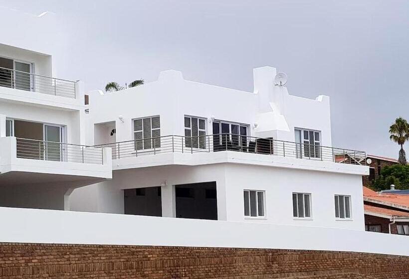سوییت خانوادگی, Ana S Place Apartments