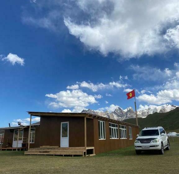 تختخواب در اتاق مشترک, Yurt Camp Visit Kol Suu