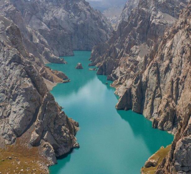 تختخواب در اتاق مشترک, Yurt Camp Visit Kol Suu