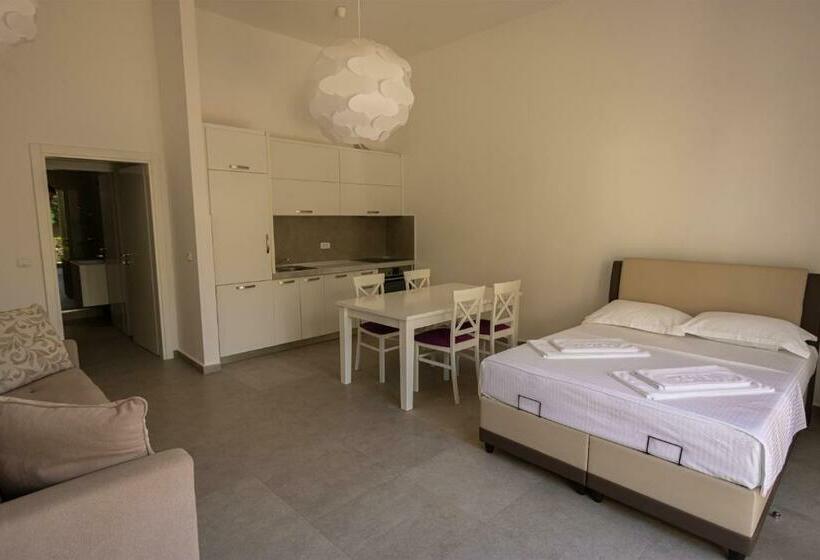 استودیو استاندارد با چشم‌انداز باغ, Vertmont Apartments