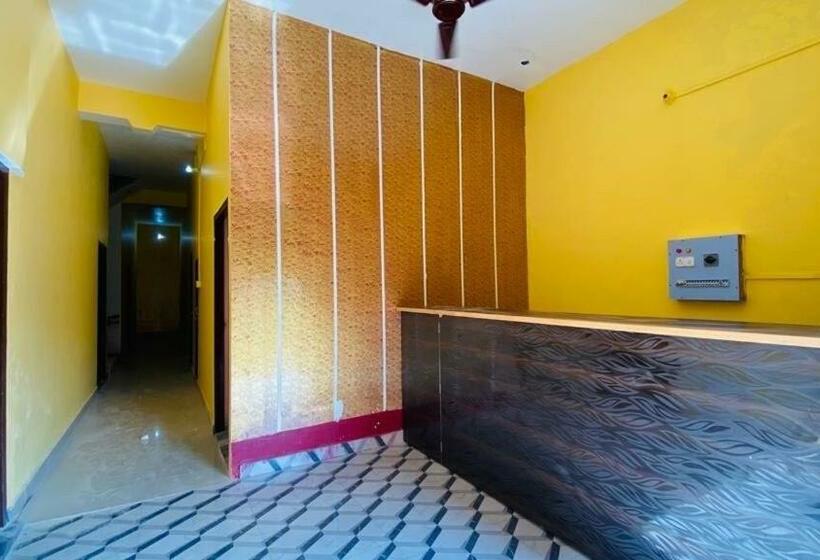 Трехместный Номер Классика, Oyo Hotel White Dove