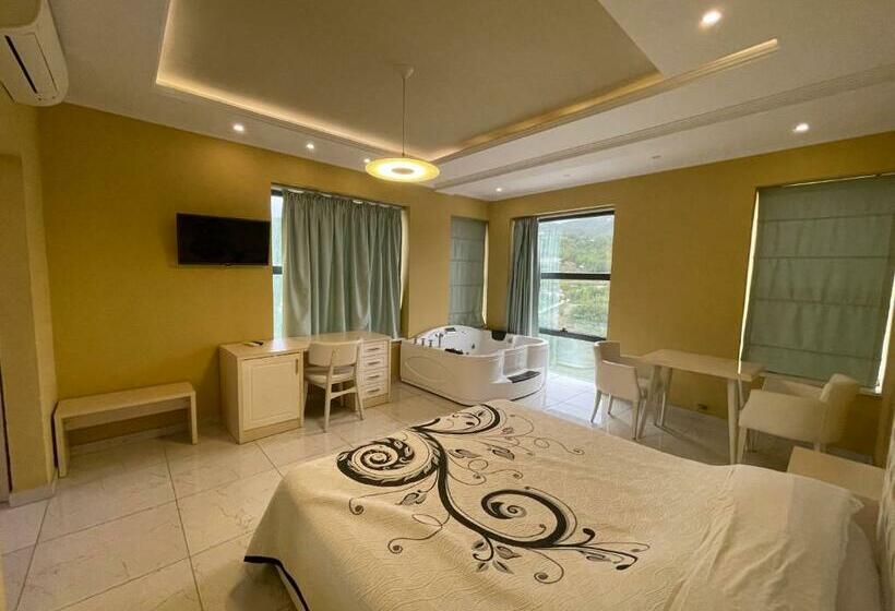 디럭스 룸, Kthella Resort