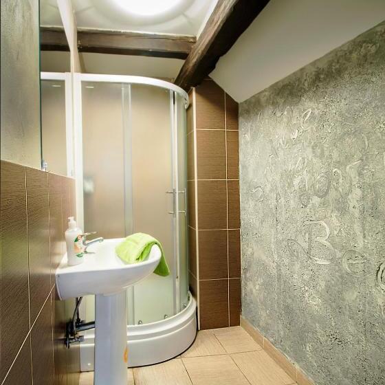 اتاق استاندارد یک تخته با سرویس بهداشتی مشترک, Hostel Centar