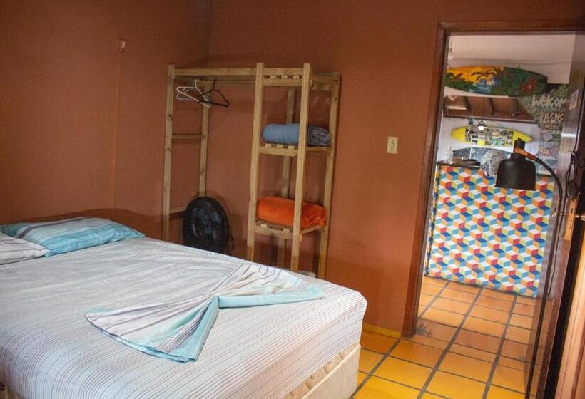 اتاق استاندارد چهار تخته, Sagui Hostel
