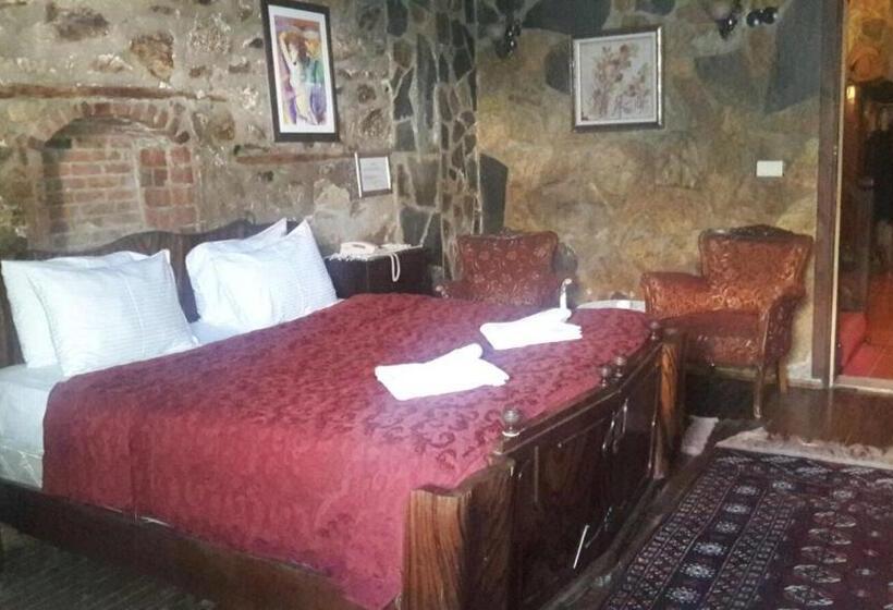 Студия Стандарт, Otel Yorgo Seferis
