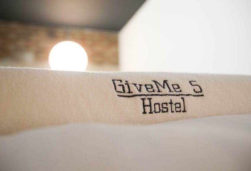חדר סטנדרט, Give Me 5 Hostel