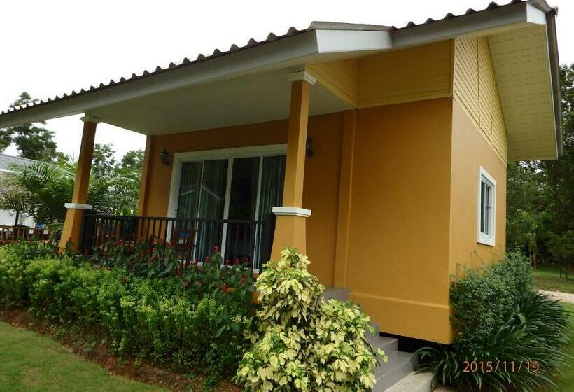 Номер Deluxe Вид на Сад, Suksompong Resort