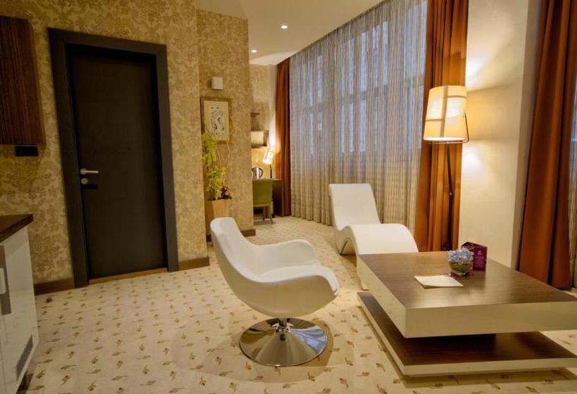 سوییت سوپریور, Atera Business Suites