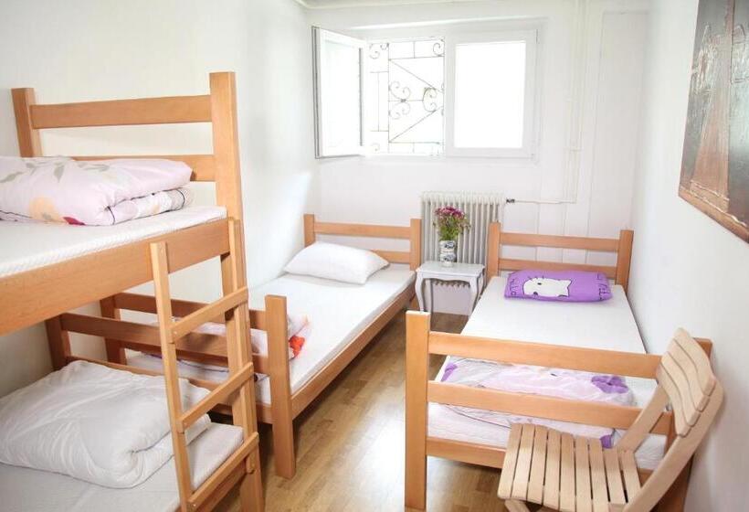اتاق کلاسیک چهارنفره, Hostel Jellostone