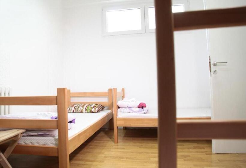 اتاق استاندارد چهار تخته, Hostel Jellostone