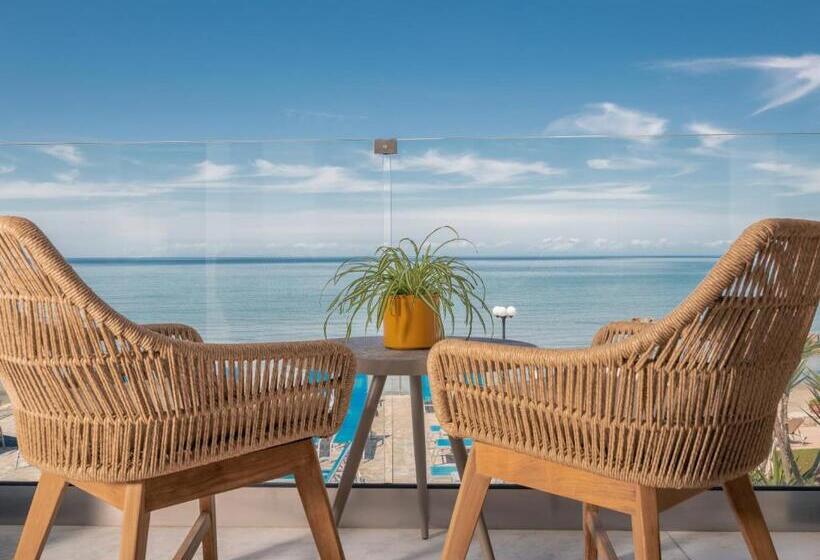 سوییت سوپریور با چشم‌انداز دریا, Boletsos Beach