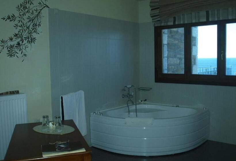 جناح, Porto Mani Suites