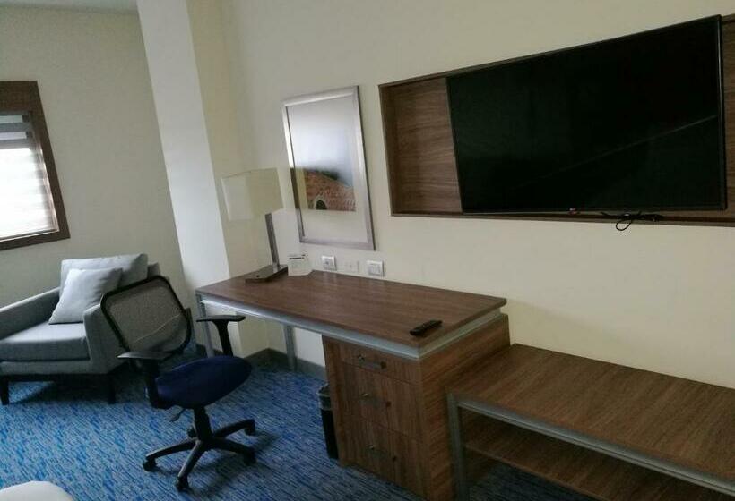 スイート, Holiday Inn Express & Suites   Ciudad Obregon, An Ihg