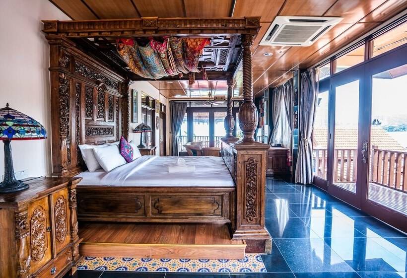Королевский Люкс, Lost Paradise Resort