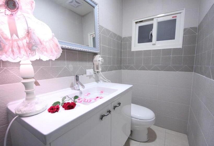 اتاق خانوادگی, Avica Homestay