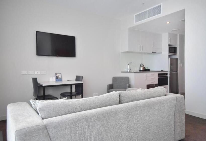 Студио Executive, Quest Highbrook