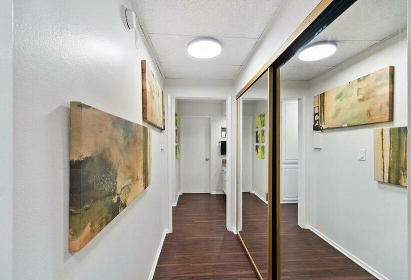 דירת חדר, Beverly Hills Gem 1 Br Apt With Parking 218