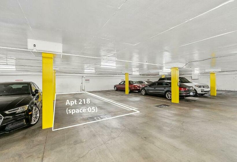 דירת חדר, Beverly Hills Gem 1 Br Apt With Parking 218