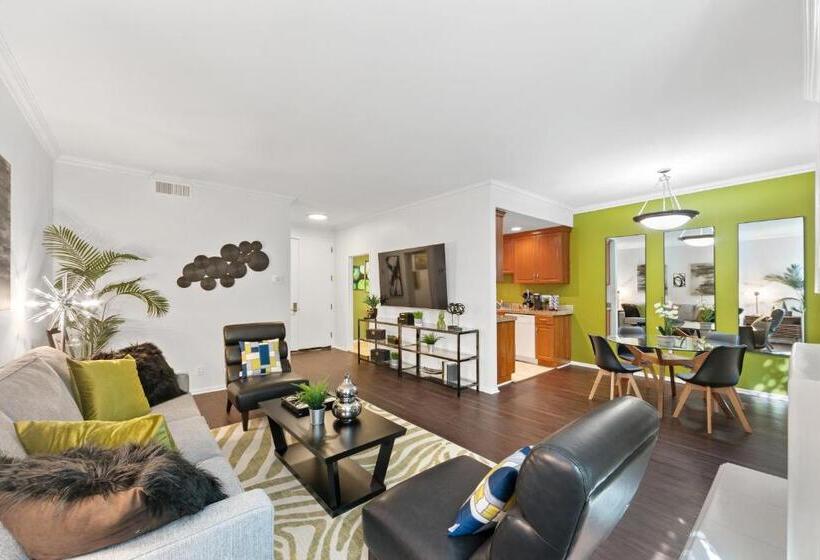 דירת חדר, Beverly Hills Gem 1 Br Apt With Parking 218
